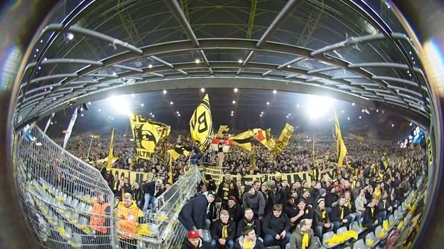 Yellow wall: Borussia Dortmund vs. Benfica Lissabon смотреть онлайн