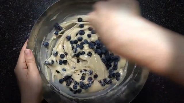 Черничные маффины (на кислом молоке) смотреть онлайн