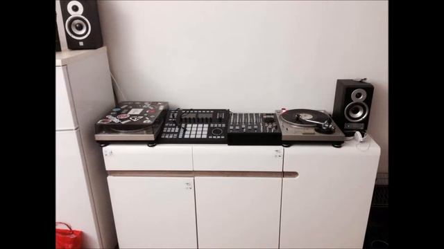 Mix pult Numark a gramofony Gemini смотреть онлайн