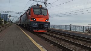 Электровоз ЭП20 с фирменным двухэтажным поездом Северная Пальмира Адлер - Санкт-Петербург | РЖД