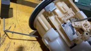 Ремонт датчика уровня топлива на марк 2GX 110