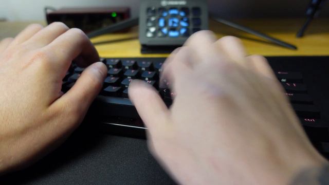 Razer Huntsman Mini 60% Keyboard Review, They Actually Did It! смотреть онлайн