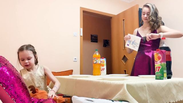 ВЛОГ: Как я встретила НОВЫЙ ГОД? / РАСПАКОВКА ПОДАРКОВ смотреть онлайн