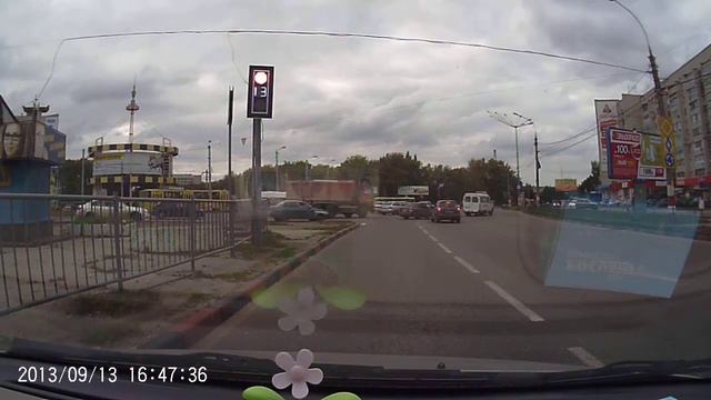 Наглый проезд на красный свет [А 430 КЕ] [2013.09.13] #ulway #gibdd73 #ulsk смотреть онлайн