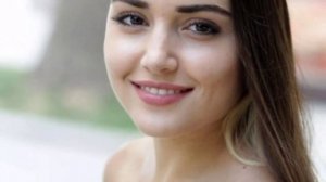 Как живет Ханде Эрчел (Hande Erçel) и сколько он зарабатыват
