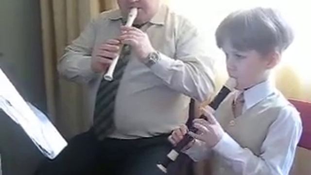 На блокфлейте играет Глеб Полянский 6 лет 8 мес. смотреть онлайн