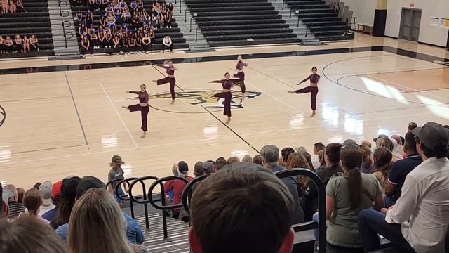 Dahlstrom Dazzlers Squad Leader Dance - Spring Show 2022 смотреть онлайн