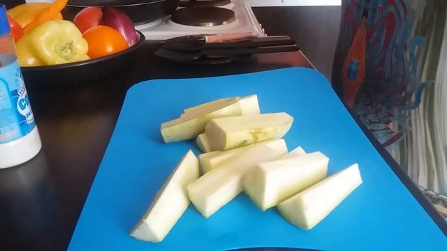 ГОТОВИМ С ЛЮБОВЬЮ! 1 ЧАСТЬ ОЧЕНЬ ВКУСНЫЙ ЛЕТНИЙ САЛАТ. смотреть онлайн
