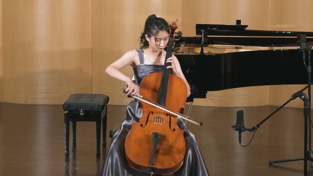 Gaspar Cassado: Suite for Violoncello Solo III. Intermezzo e danza finale смотреть онлайн