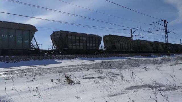 Грузовой поезд прибывает в Омск смотреть онлайн