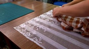 Шторки на входную стеклянную дверь на липкой ленте своими руками.