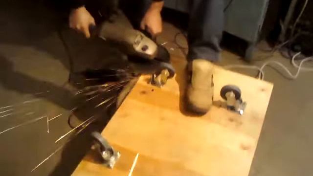 Как работать болгаркой 1.mp4 смотреть онлайн