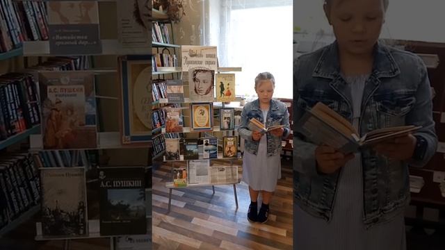 Отрывок из поэмы А.С. Пушкина "Руслан и Людмила". Читает Василиса Григурко. Библиотека № 19 смотреть онлайн