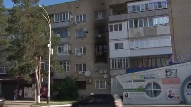 В Абинске в центре города загорелась квартира. смотреть онлайн
