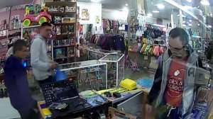 Кражи в магазинах. Смотреть до конца.Шедевр.Кража века.