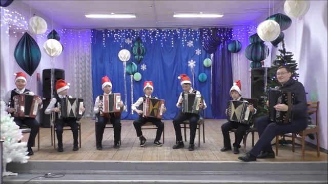 Новогоднее поздравление от ансамбля "Октябрьские гармоники" смотреть онлайн