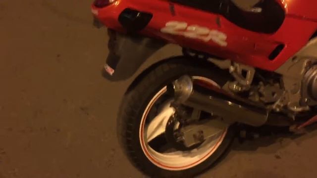 Suzuki gsx-r 600 & Kawasaki zzr 400, джиксер и зизер ззр400 смотреть онлайн