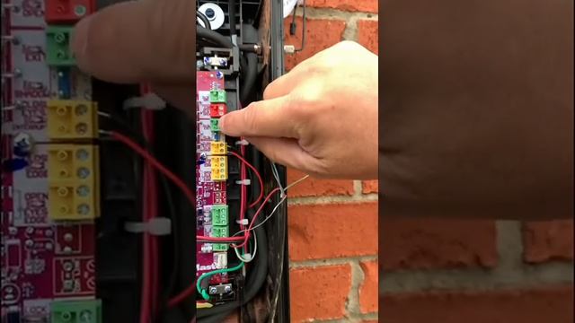 Liftmaster La400 Dual Unit Install Part 4 смотреть онлайн