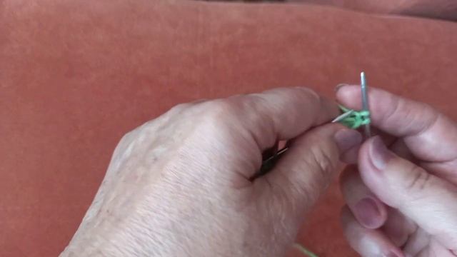 НАКИДКА КРАСИВЫМ АЖУРОМ СПИЦАМИ смотреть онлайн