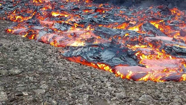 CREEPING LAVA ? #Fagradalsfjall Volcano #Iceland смотреть онлайн