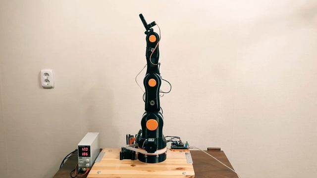 Управление роботом Moveo с помощью 3D модели | Robot Arm Moveo - control with 3D model смотреть онлайн