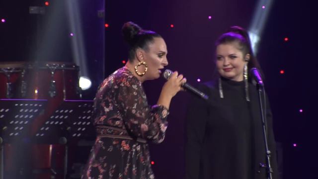 Елена Ваенга "Сложная песня" 9.07.2021 БКЗ "Октябрьский" смотреть онлайн