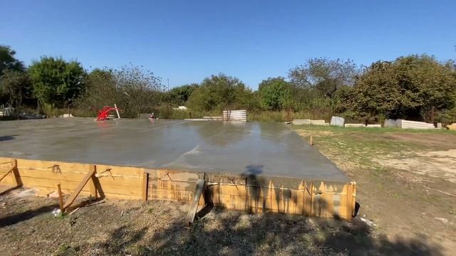 Залили бетон, фундамент, цоколь и плиту с тёплыми полами, строительство дома. ?89189542292 смотреть онлайн