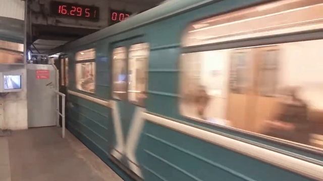 81-717/714.5М На станции Речной вокзал Видео 9 окт. 2021 г. смотреть онлайн