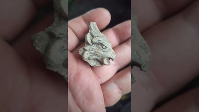 очередная находка, Голова Грифона мифического животного??? приц??? курица??? смотреть онлайн