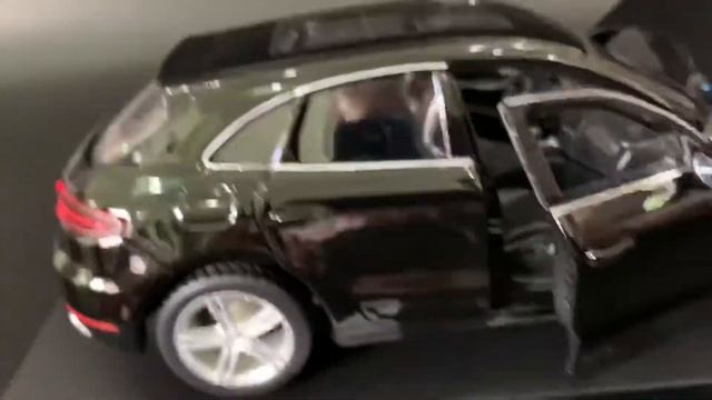 Review Porsche Macan Diecast Scale 1/24 смотреть онлайн