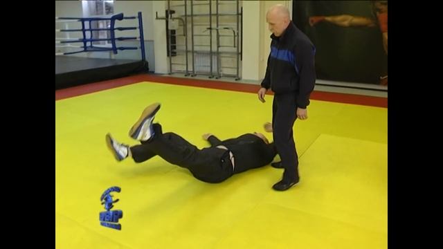 От прямого удара ногой.Варианты.В Крючков/defense against a direct kick. V.Kryuchkov смотреть онлайн