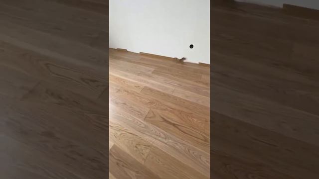 Монтаж инженерной паркетной доски на клей на стяжку. Клей Adesiv pl 6 смотреть онлайн