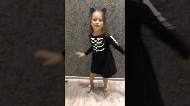 Сумасшедшие танцы Хеллоуин смотреть онлайн