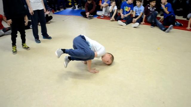 ДЕТИ | Брейк данс Добро Батл #4 | Six Step (Гимназия) vs Extreme (ДОБРО и 314) 20.12.2015 смотреть онлайн