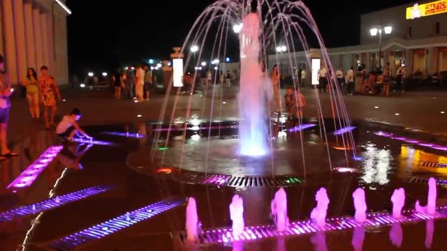 Пешеходный, цветодинамический фонтан Кривой Рог(pedestrian, light dynamic fountain Krivoy Rog) смотреть онлайн