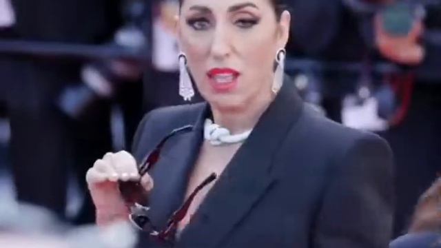 أيقونة التمثيل الإسبانية وموسم بيدرو ألمودوفار روسي دي بالما تصل إلى حفل افتتاح مهرجان كان 2022 смотреть онлайн