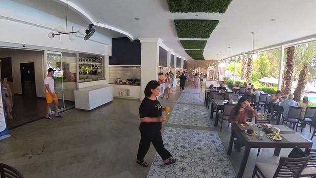 Завтрак, Обед, Ужин в ресторане отеля Utopia Beach Clab смотреть онлайн