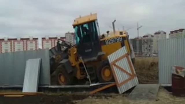 Не опытный водитель погрузчика.Часть1. смотреть онлайн