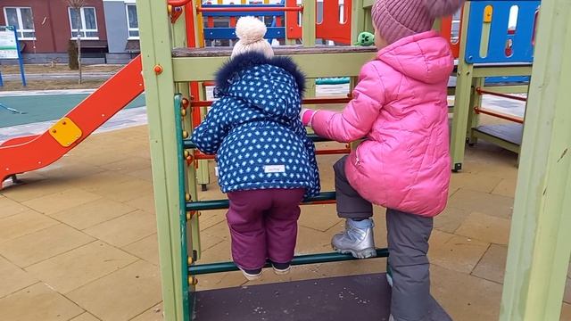 Гуляем во дворе.mp4