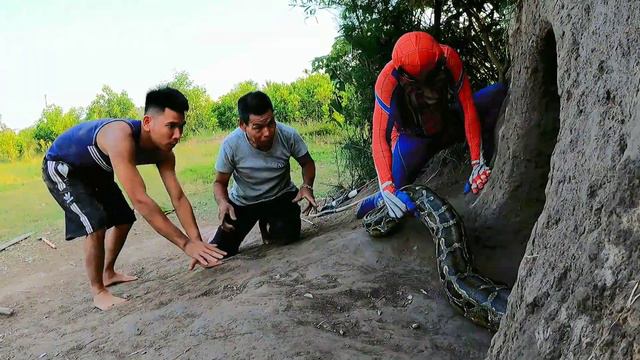 Great War , Brave Spider-Man and Hunter Confronted Monster King Kong to save the Boy. смотреть онлайн