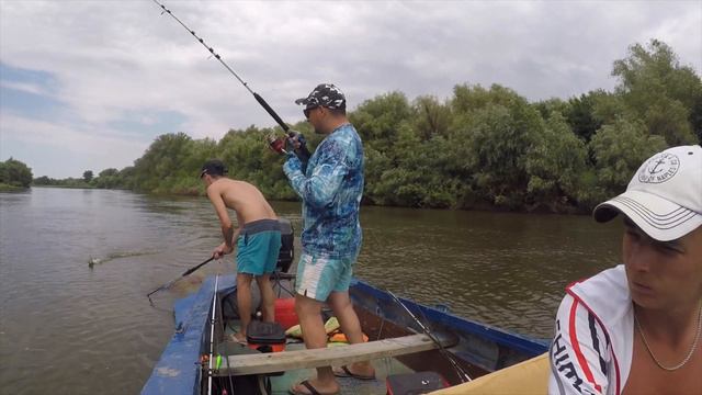 Астраханская жара 2020. Рыбалка на Ахтубе. смотреть онлайн