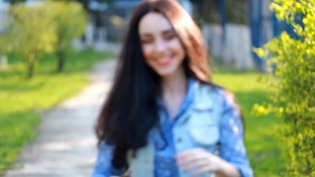 ЧТО БУДЕТ ЕСЛИ КУЧЕРЯВОЙ ДЕВУШКЕ ВЫРОВНЯТЬ ВОЛОСЫ смотреть онлайн