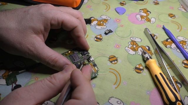 Lenovo A328 не заряжается. Нежданчик в конце...