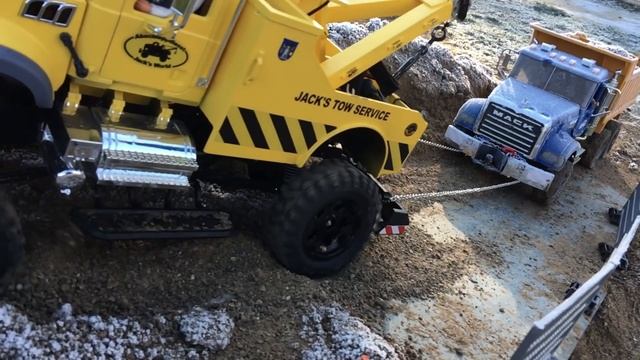 CHILDREN BRUDER TRUCKS ICE free TRUCKING✅ Bruder EXCAVATORS? смотреть онлайн