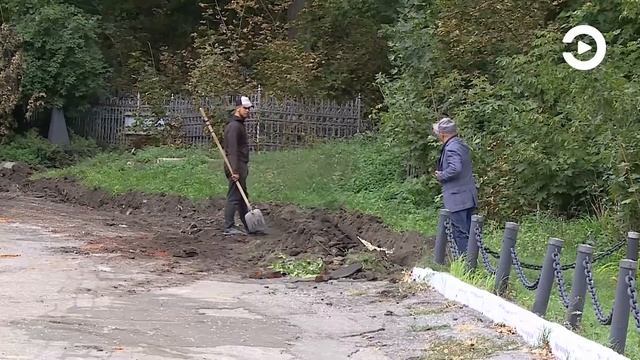 На главной аллее Мироносицкого кладбища в Пензе начался ремонт дорожного покрытия смотреть онлайн