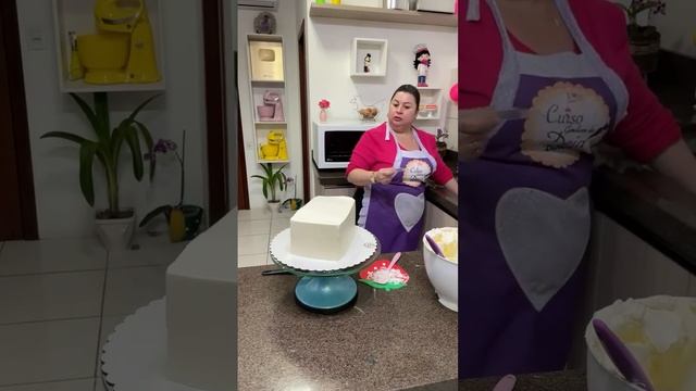 É assim que eu decoro um bolo com chantilly смотреть онлайн