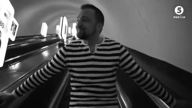 Украинец идет-шагает по Москве