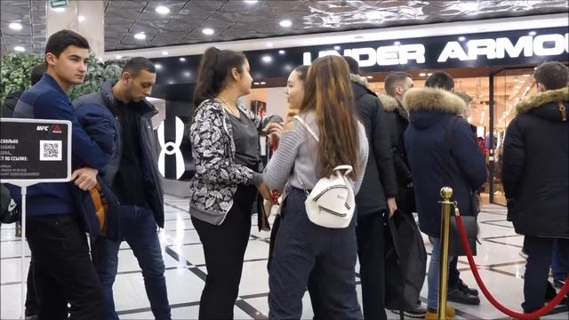 001790 ВОТ КАК МАЛЬЧИКИ И ДЕВОЧКИ СТОЯТ В ОЧЕРЕДИ ЗА КУКУРУЗНЫМИ ПАЛОЧКАМИ and The МИККИ смотреть онлайн