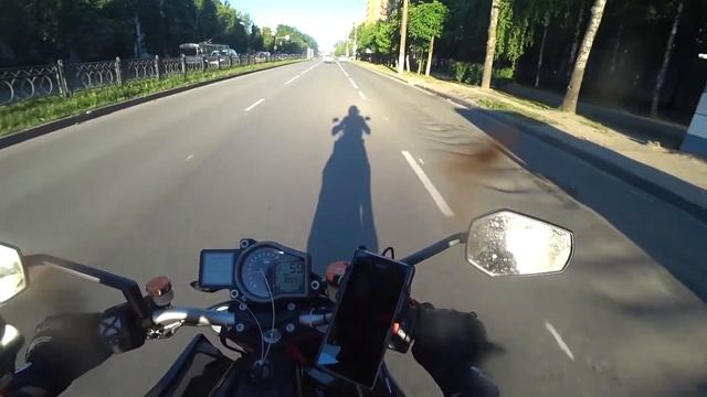 KTM 1290 Super Duke R продолжает спешить на помощь + вечерний прохват смотреть онлайн