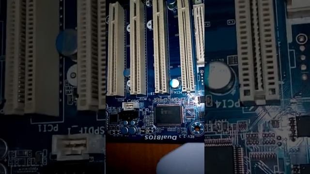 GIGABYTE GA-M52LT-D3 AGB028 00932 смотреть онлайн